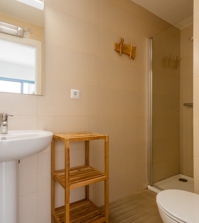 Resa Estates Ibiza sale ted koop Cala Tarida patio townhouse bath 4.JPG